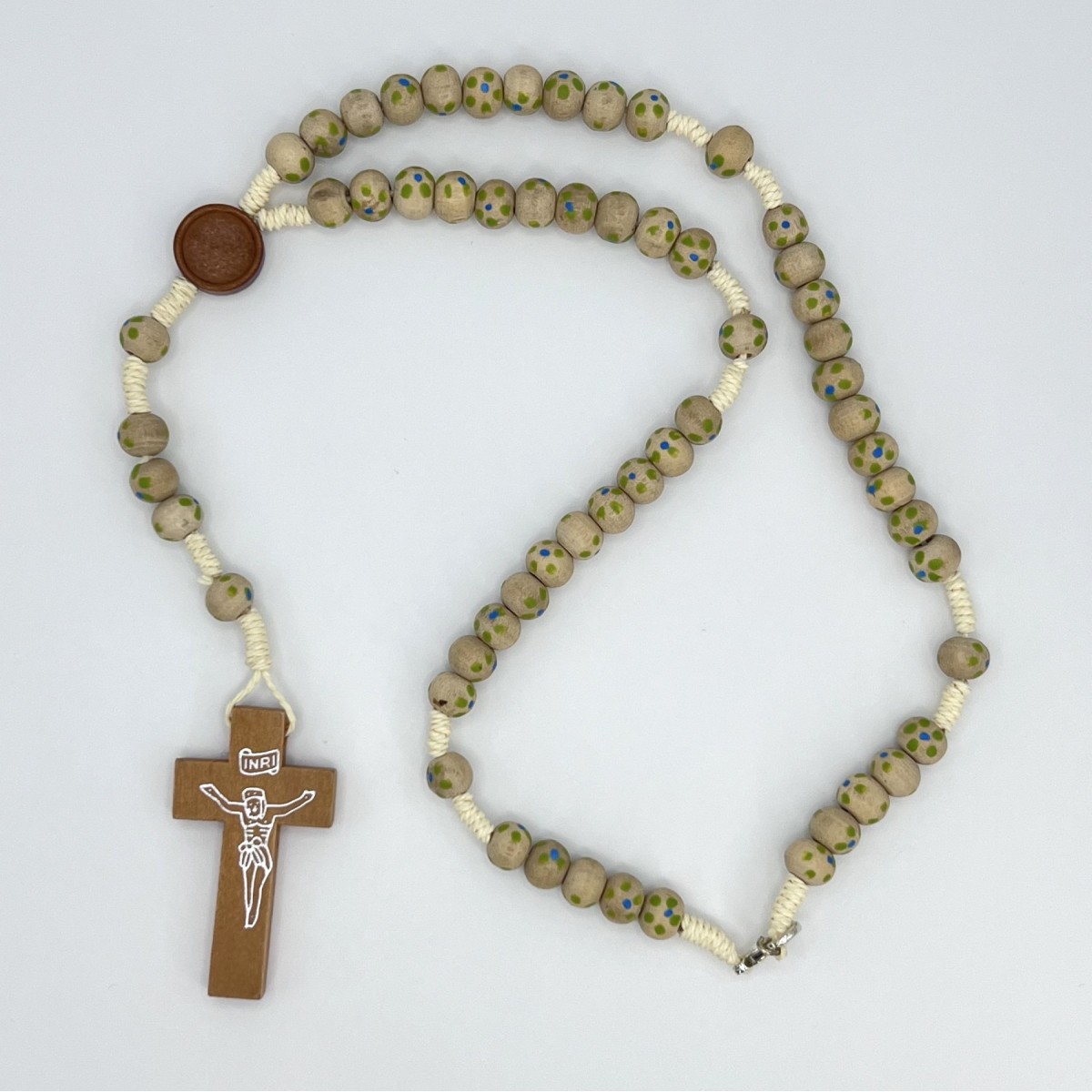 Rosario franciscano de madera con cuerda – varios colores