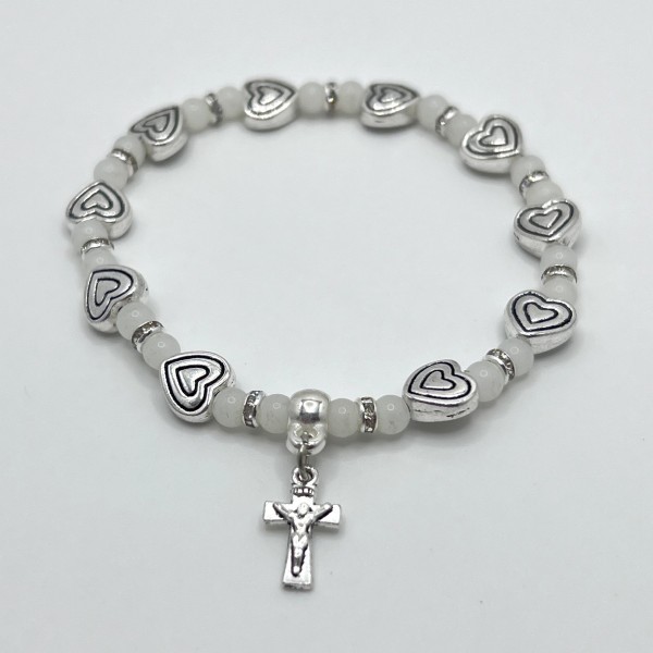 Pulsera con corazón metálico y cuentas de cristal – 5 mm