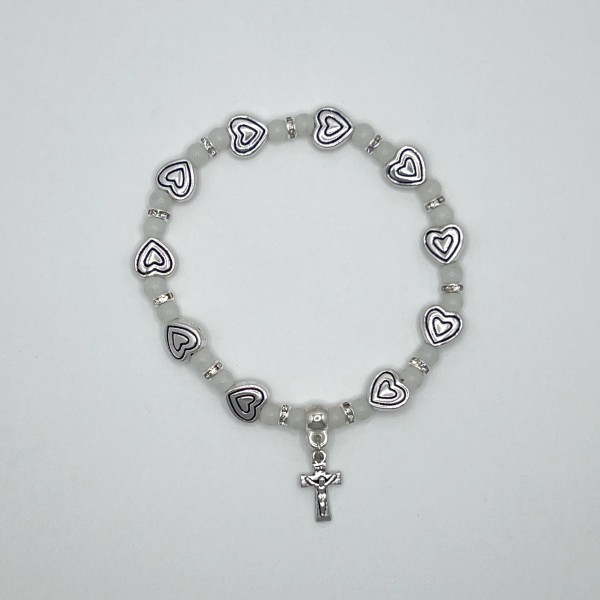 Pulsera con corazón metálico y cuentas de cristal – 5 mm