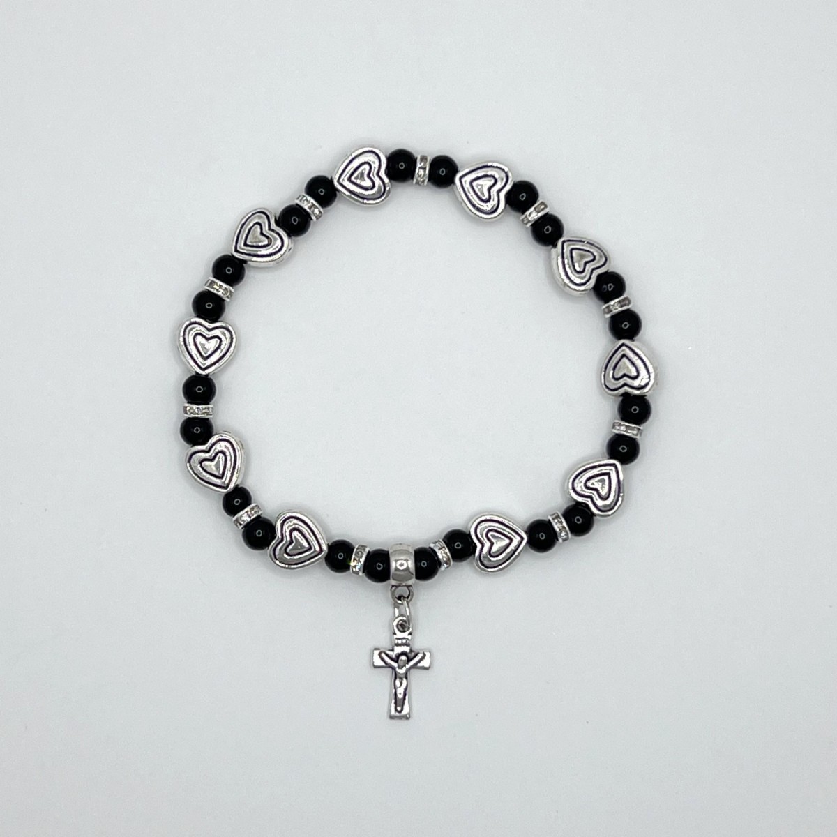 Pulsera con corazón metálico y cuentas de cristal – 5 mm