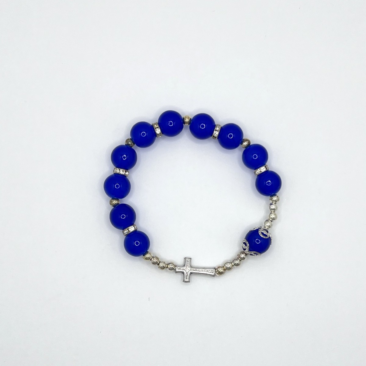 Pulsera elástica tipo perla con cruz de metal – cuentas de 8 mm