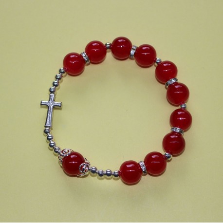 Pulsera elástica tipo perla con Cruz de metal roja