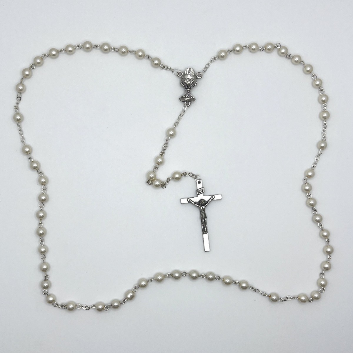 Rosario de cristal perla con cáliz – artesanal con cuentas de 5 mm