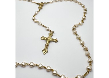 Rosario de cristal perla con corazones dorados y cáliz – cuentas de 6x6 mm