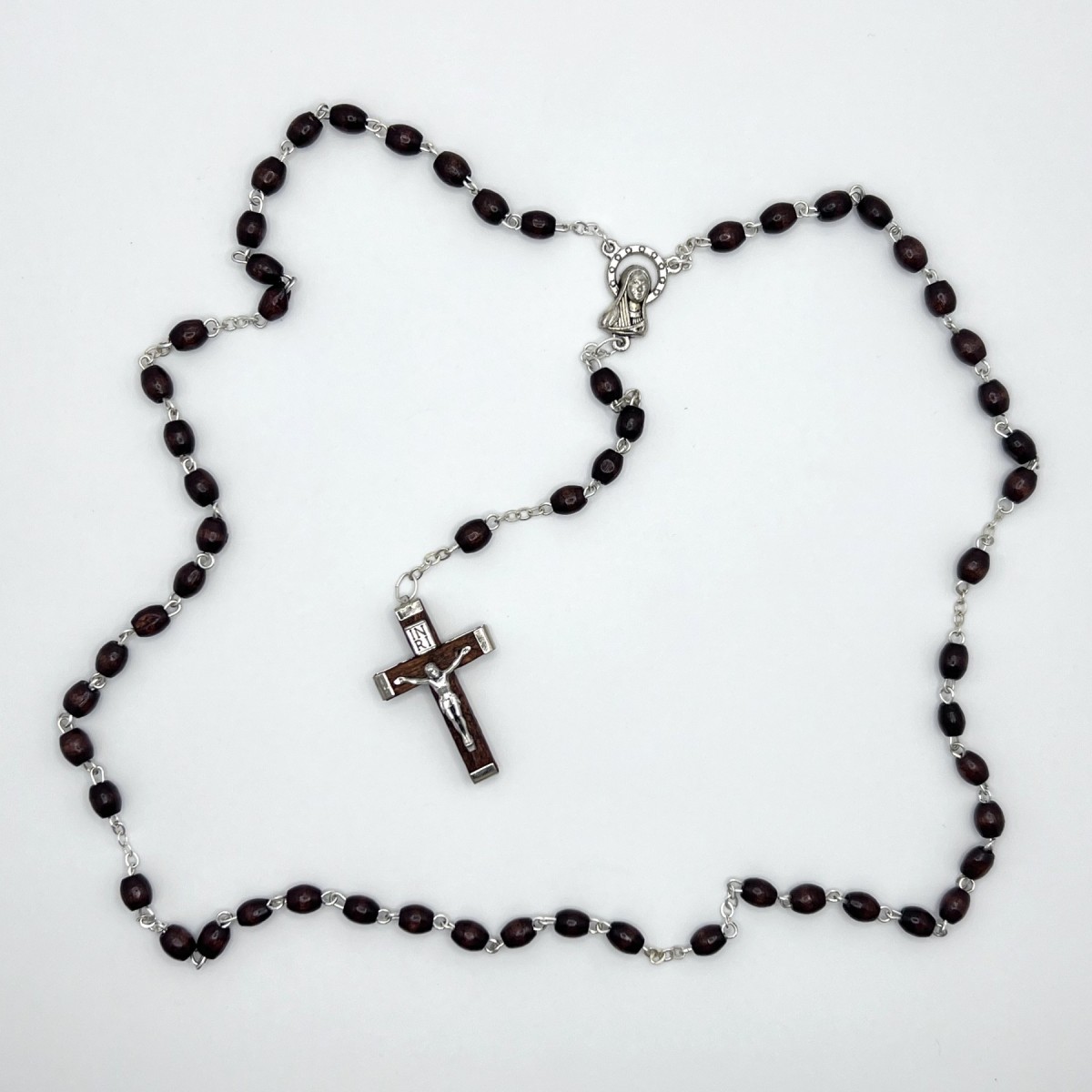 Rosario de madera ovalada oscura – cuentas de 6x5 mm